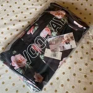 NWT Vooray Burner Duffle 🌹